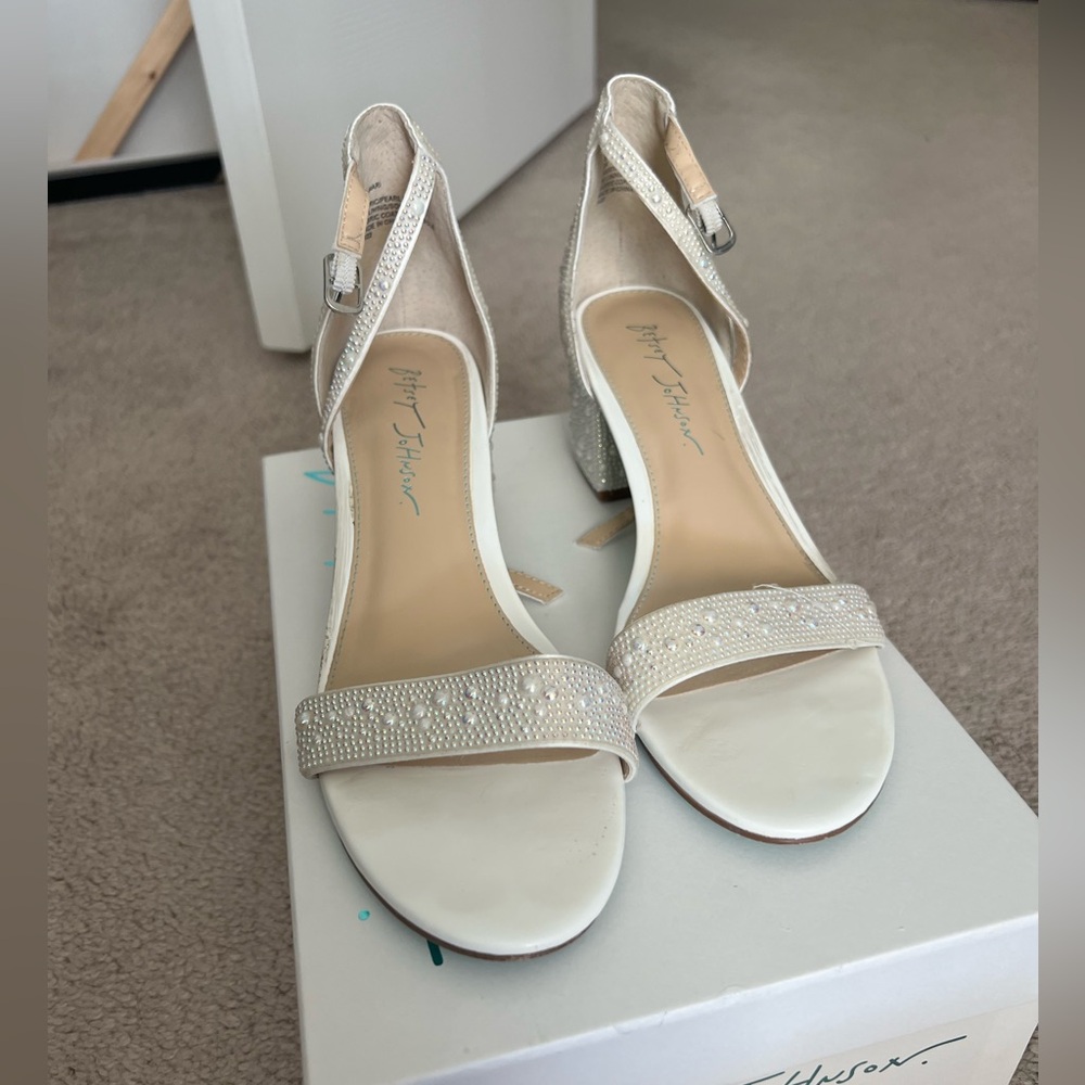 Betsey Johnson Mari white wedding shoes - Picture 7 of 10